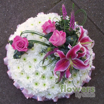 Posy pad with spray